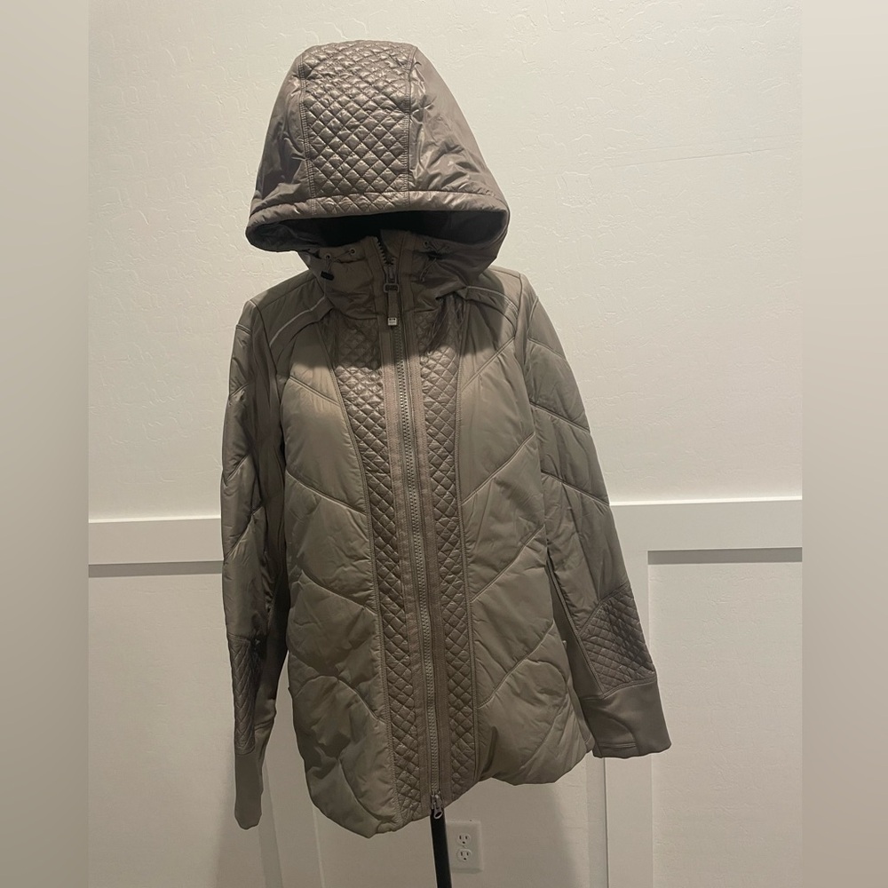 Lightweight puffer like Athleta Jacket